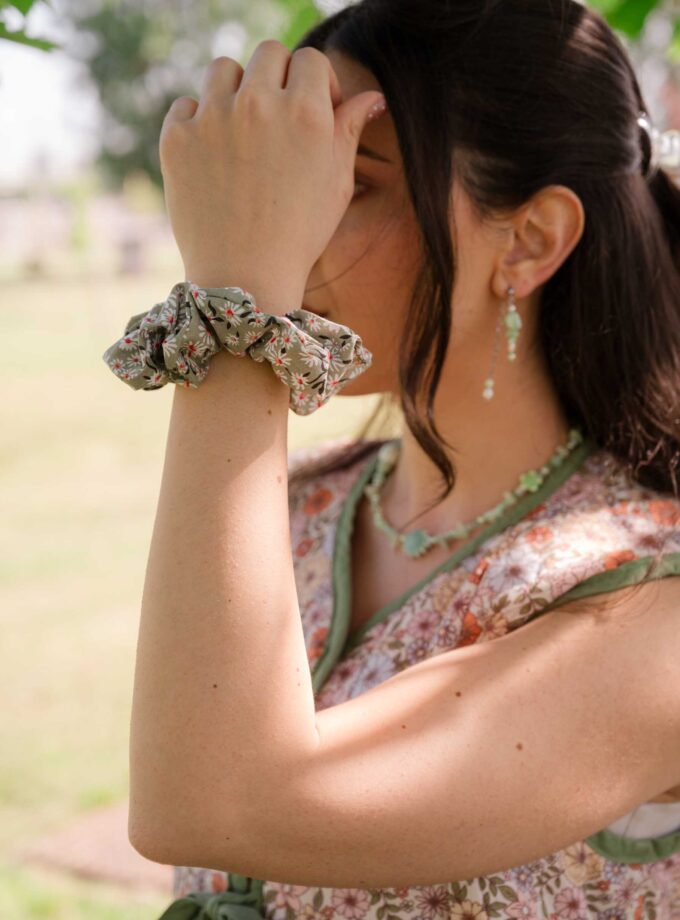 Daisy Scrunchie